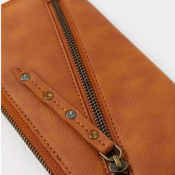 NWOT FREE PEOPLE Distressed Vegan Wallet - Picture 4 of 7